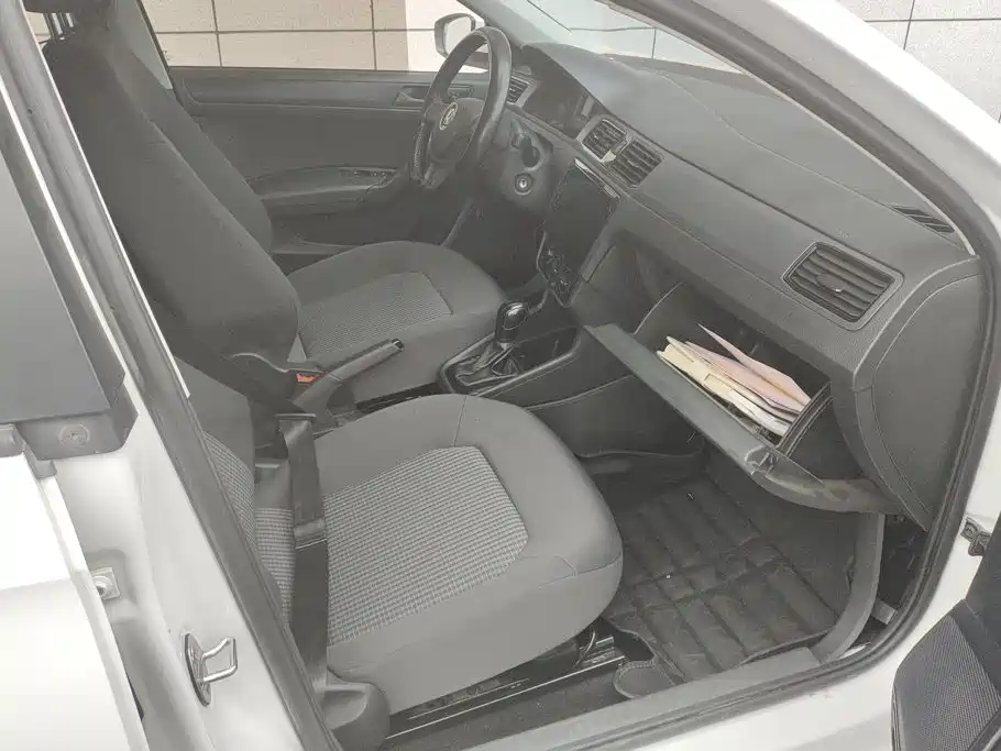 Volkswagen Santana — миниатюра 8