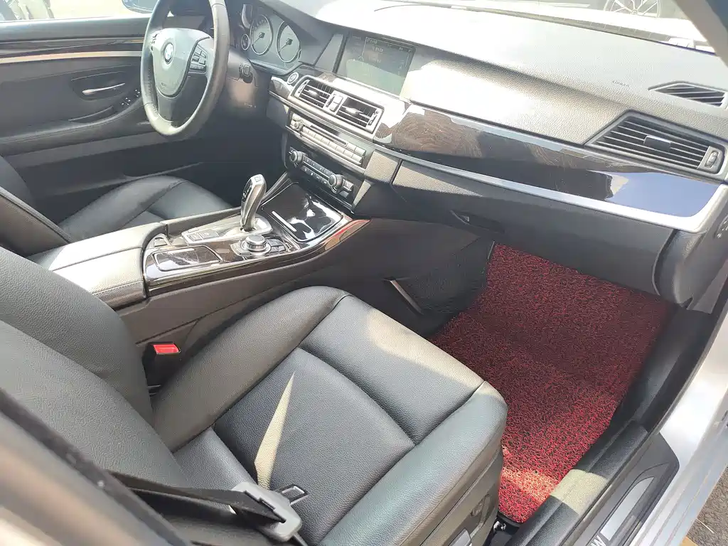 BMW 5 Series — миниатюра 15