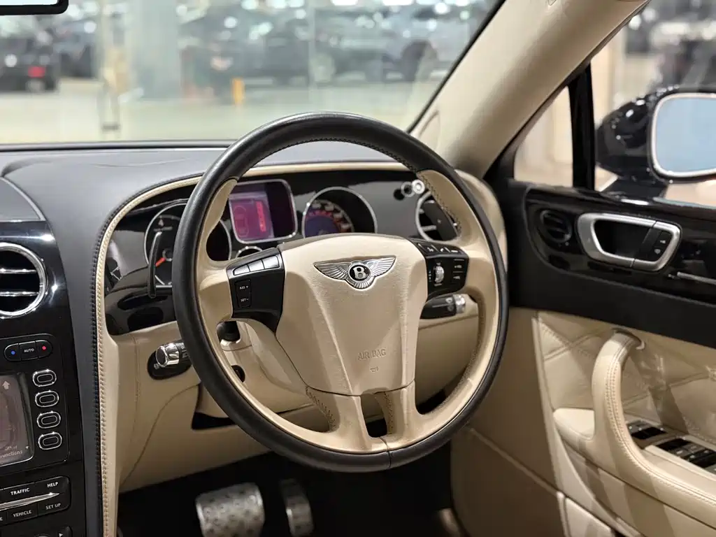 Bentley Flying Spur 2010 6.0T мест
