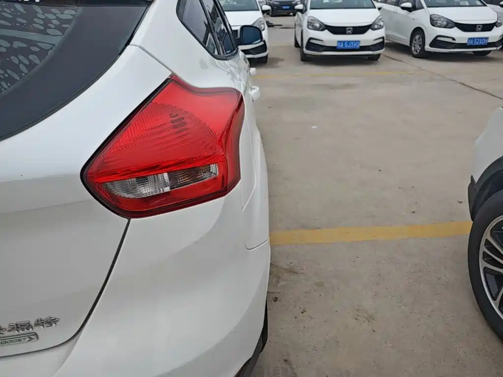 Ford Focus — миниатюра 8