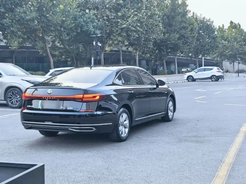 Volkswagen Passat PHEV — миниатюра 10