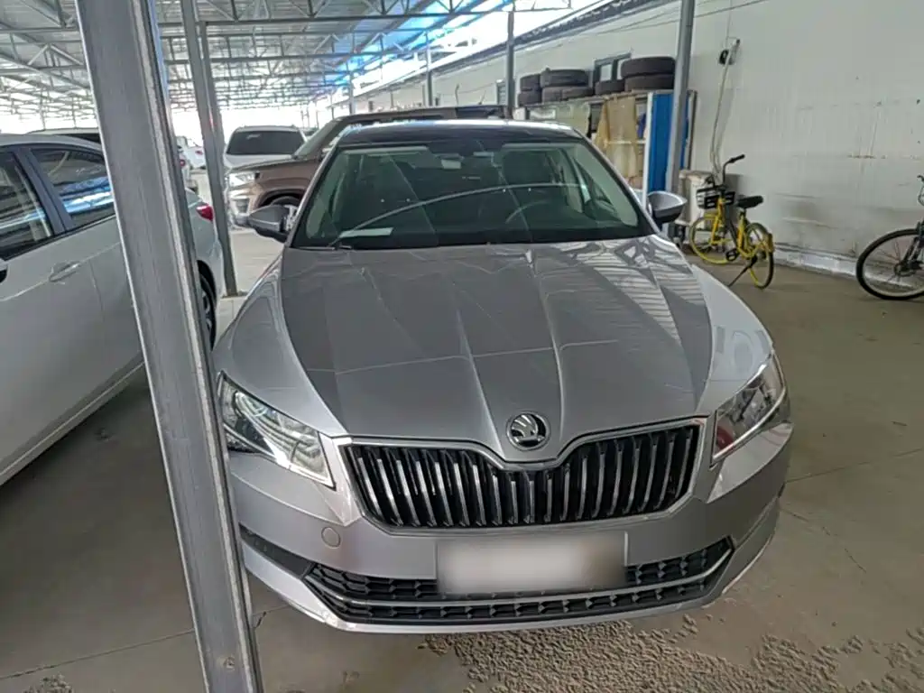 Skoda Superb — миниатюра 3
