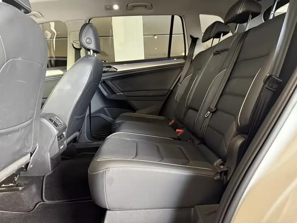Volkswagen Tiguan L PHEV — миниатюра 6