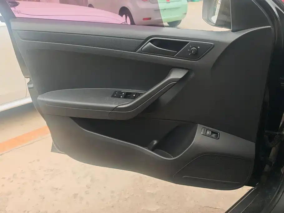 Volkswagen Jetta — миниатюра 7