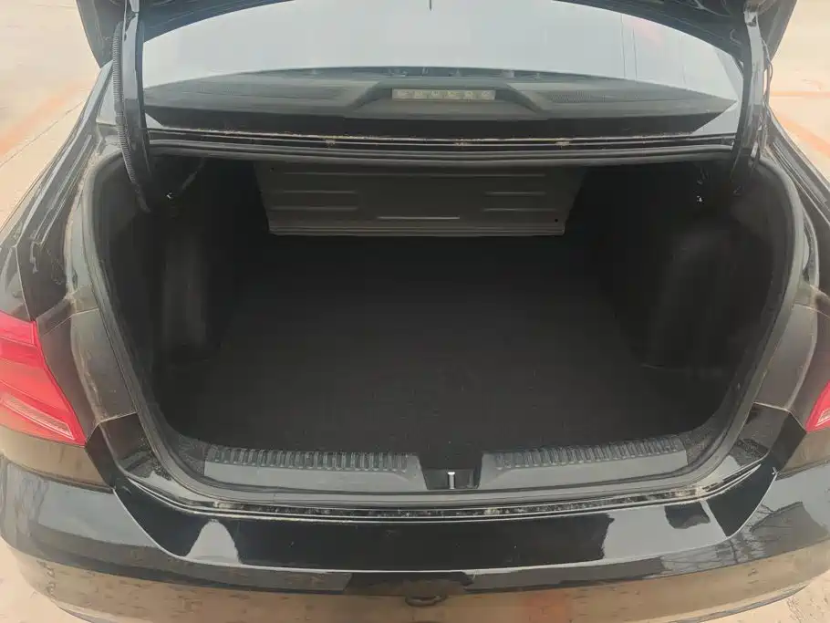 Volkswagen Jetta — миниатюра 4