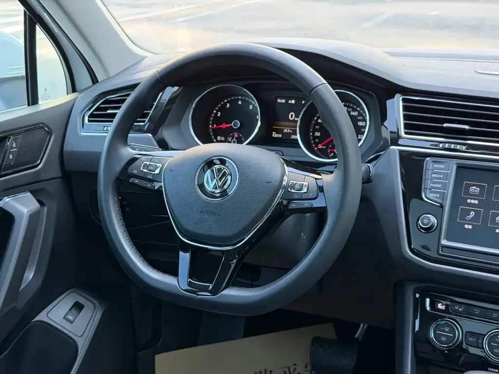 Volkswagen Tiguan L — миниатюра 8