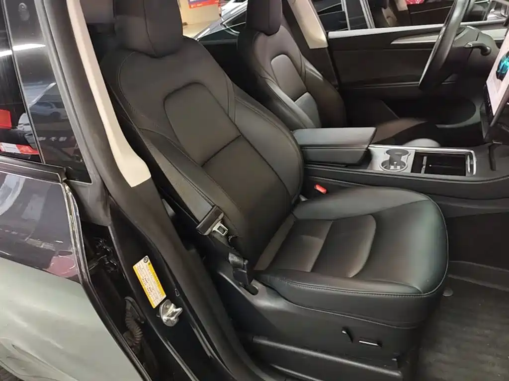 Tesla Model Y — миниатюра 25