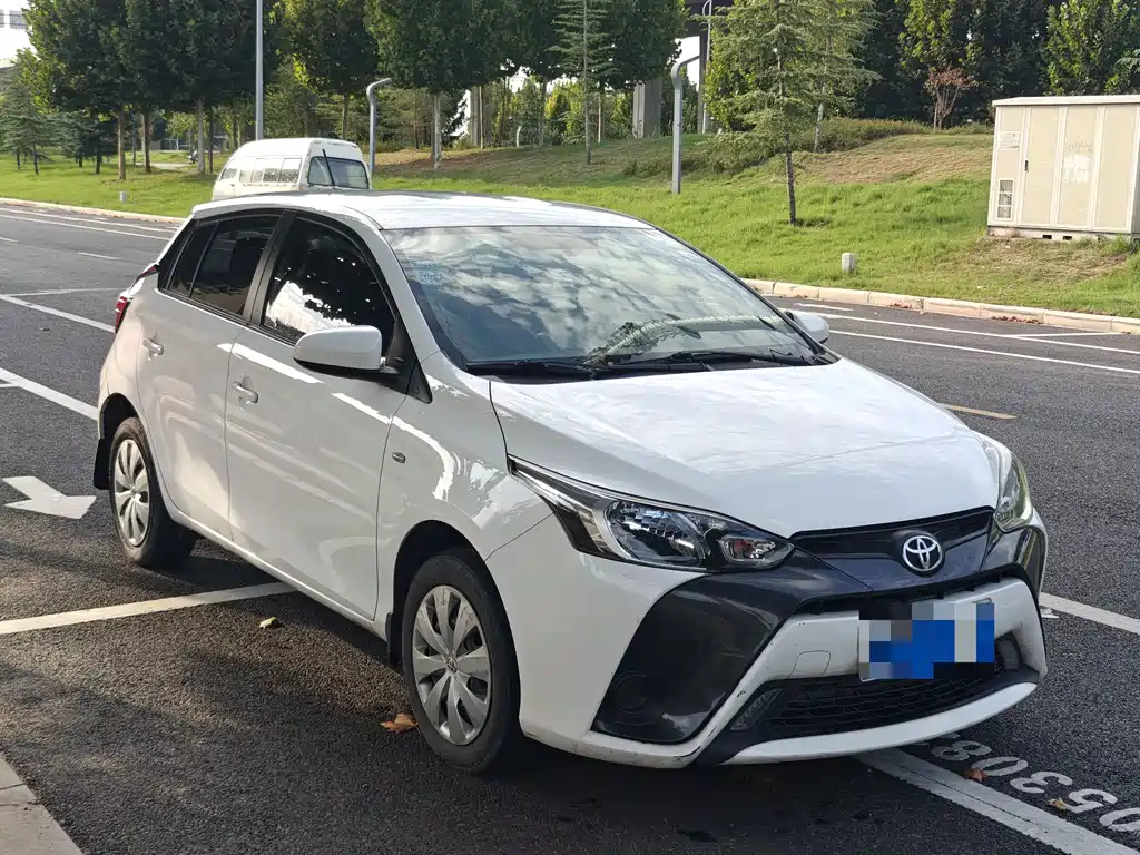 Toyota Yaris L — миниатюра 3