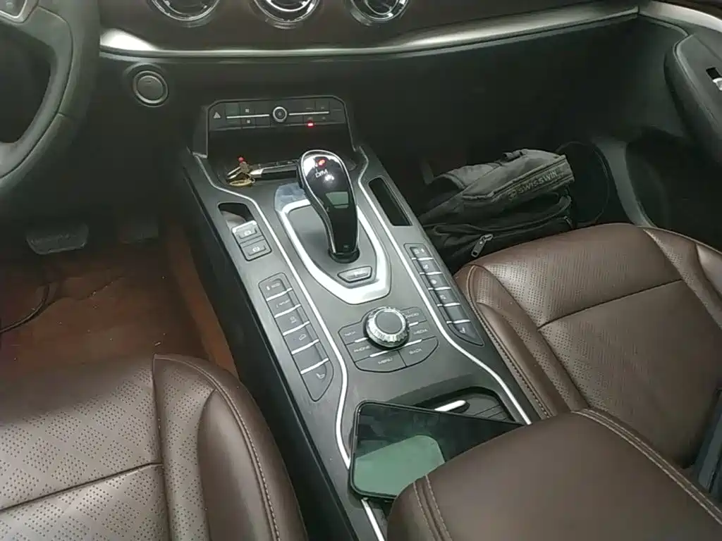 Wey Wey VV6 — миниатюра 14