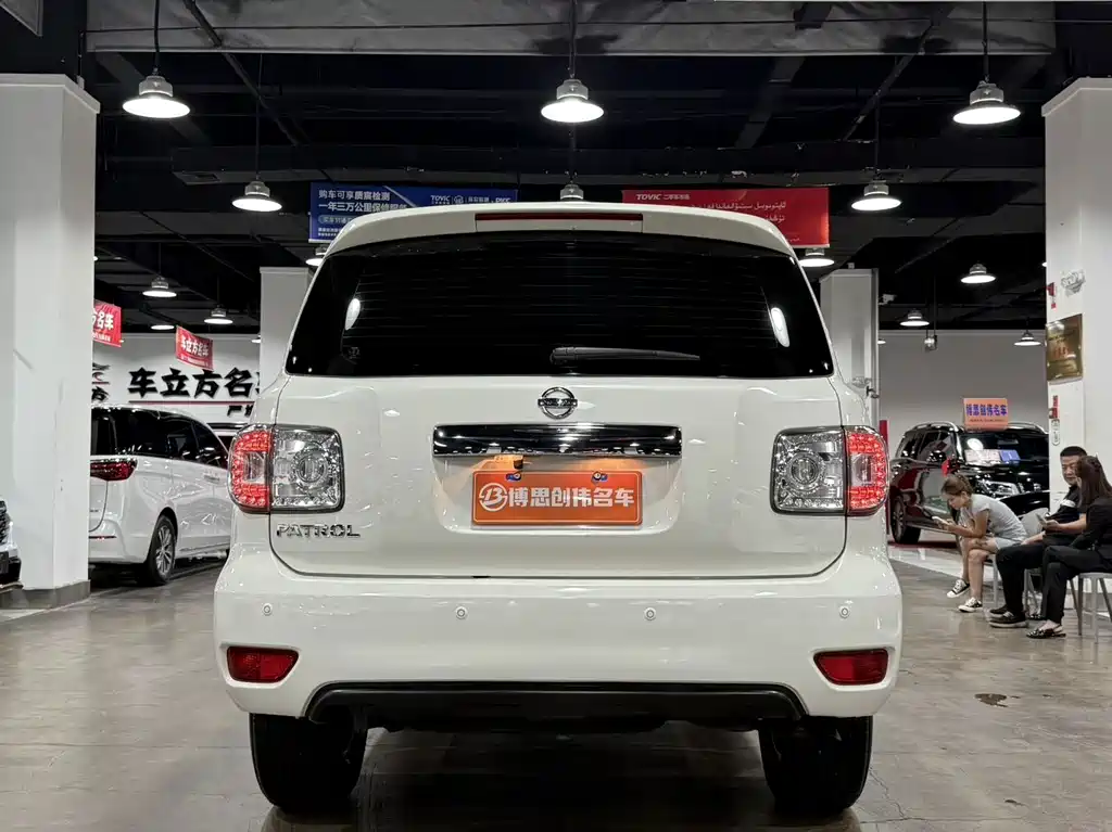 Nissan Patrol — миниатюра 8