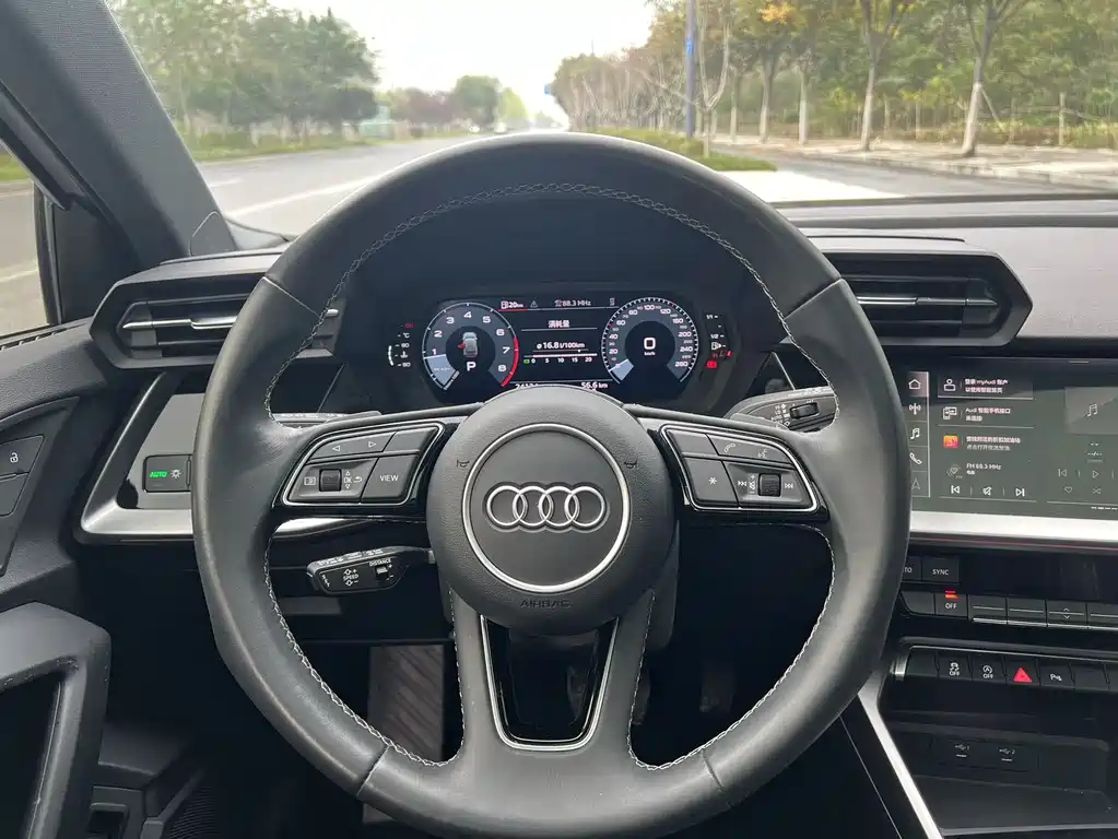 Audi A3 2023 — фото 12