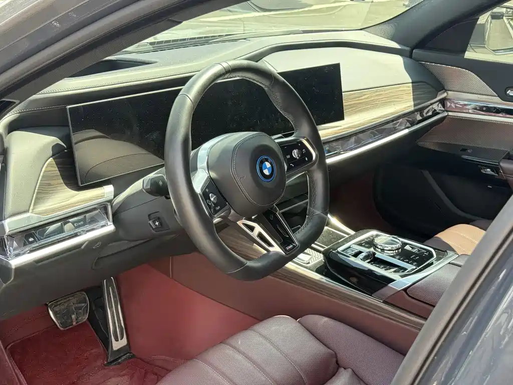 BMW i7 — миниатюра 12