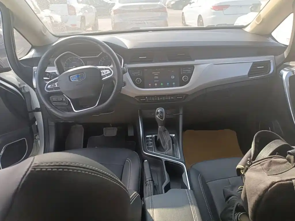 Geely Vision X3 — миниатюра 10