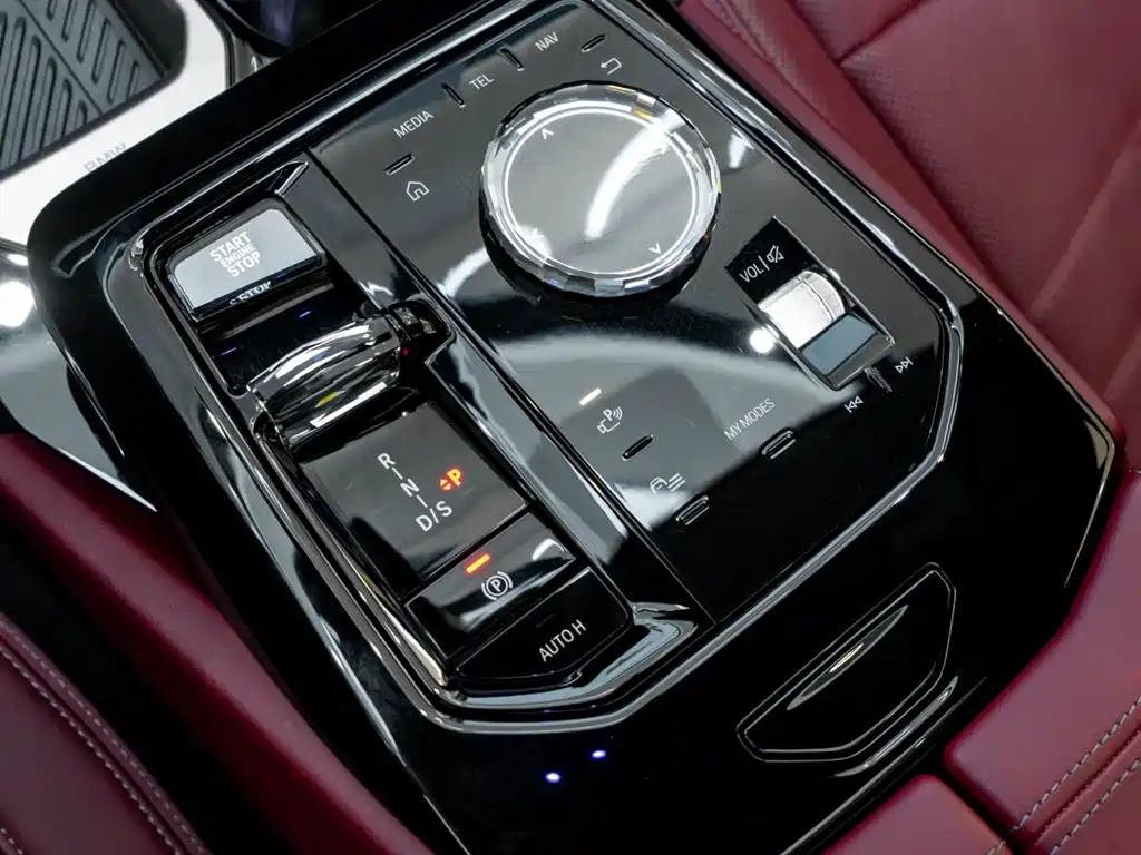 BMW 5 Series — миниатюра 21