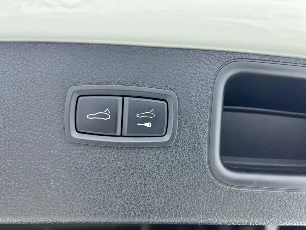 Porsche Macan — миниатюра 18