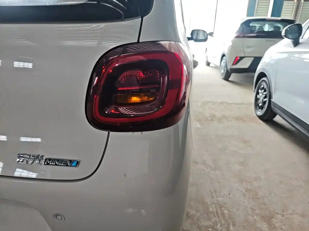 Wuling MINIEV — миниатюра 8