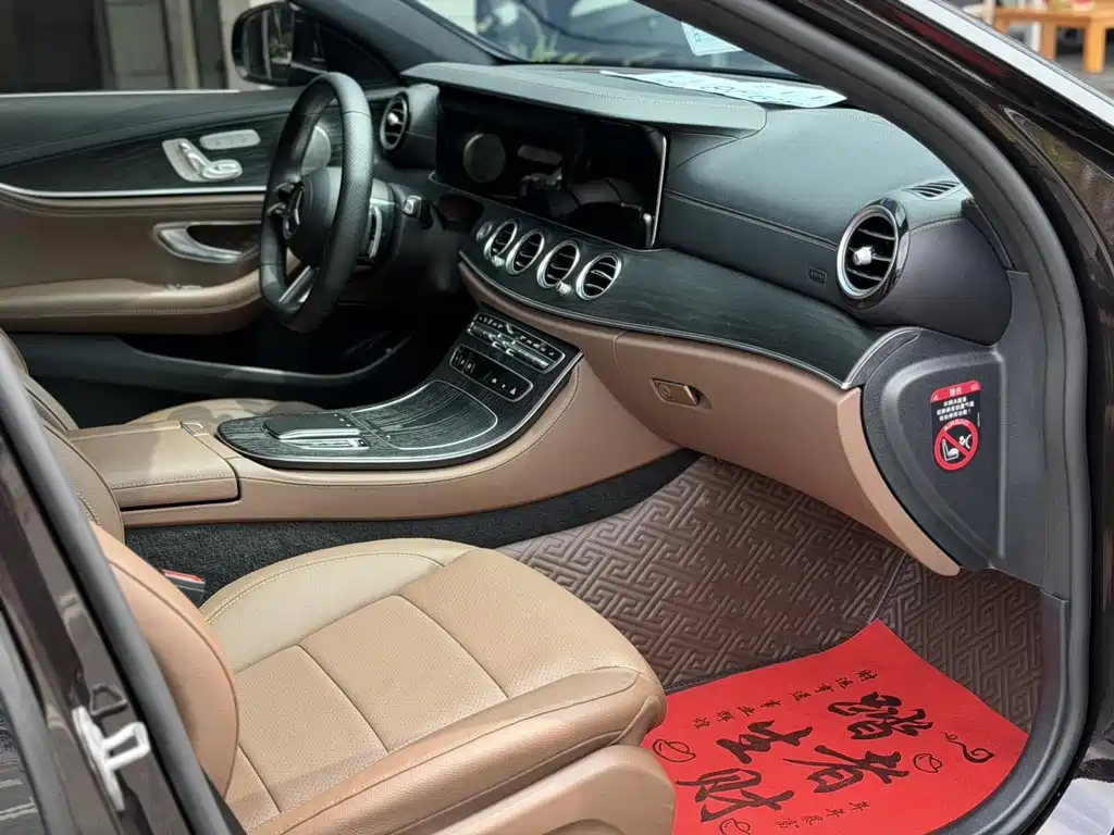 Mercedes-Benz E-Class — миниатюра 11