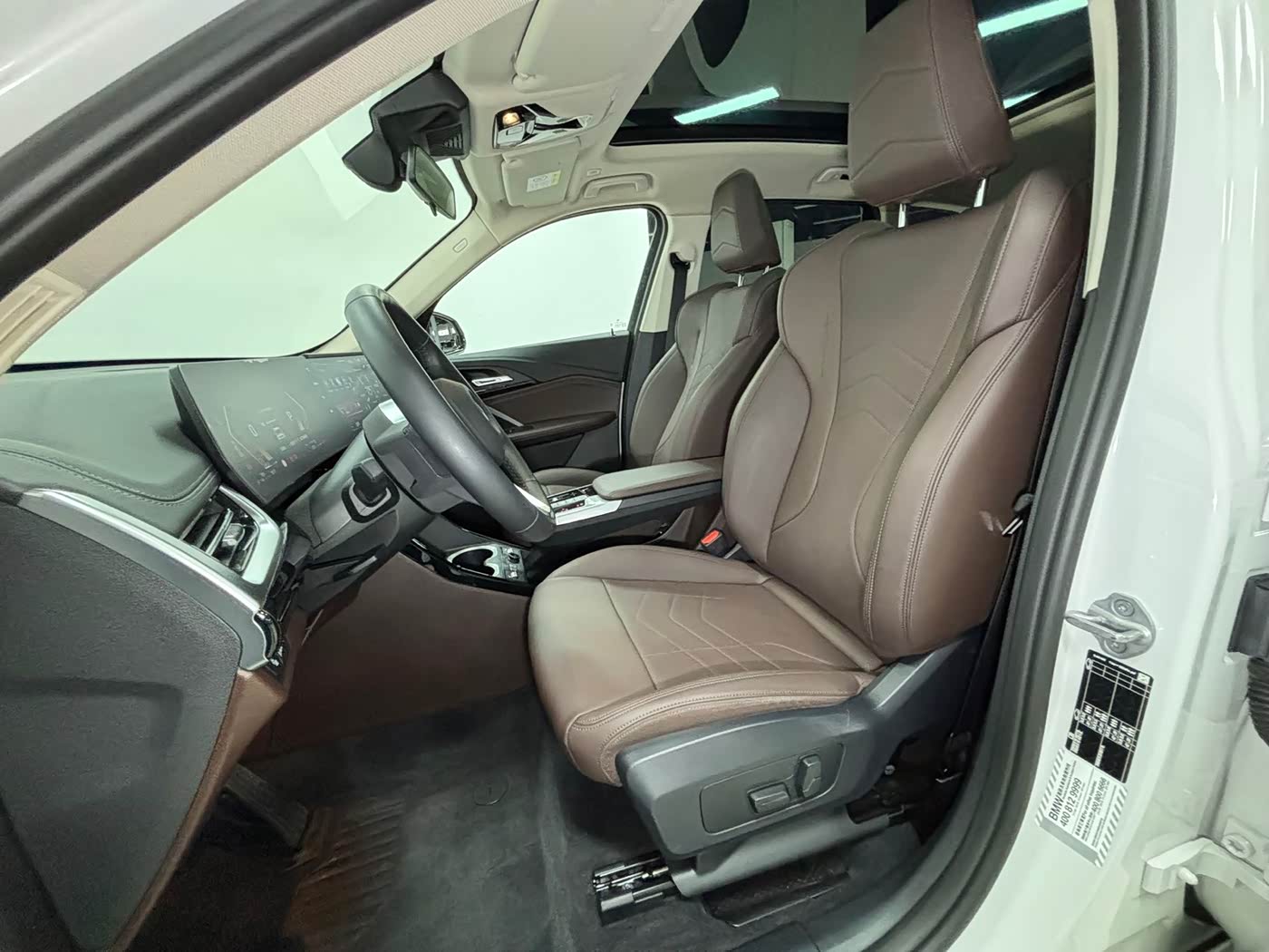 BMW X1 1.5 л 2023 г. Белый, пробег 32000 км