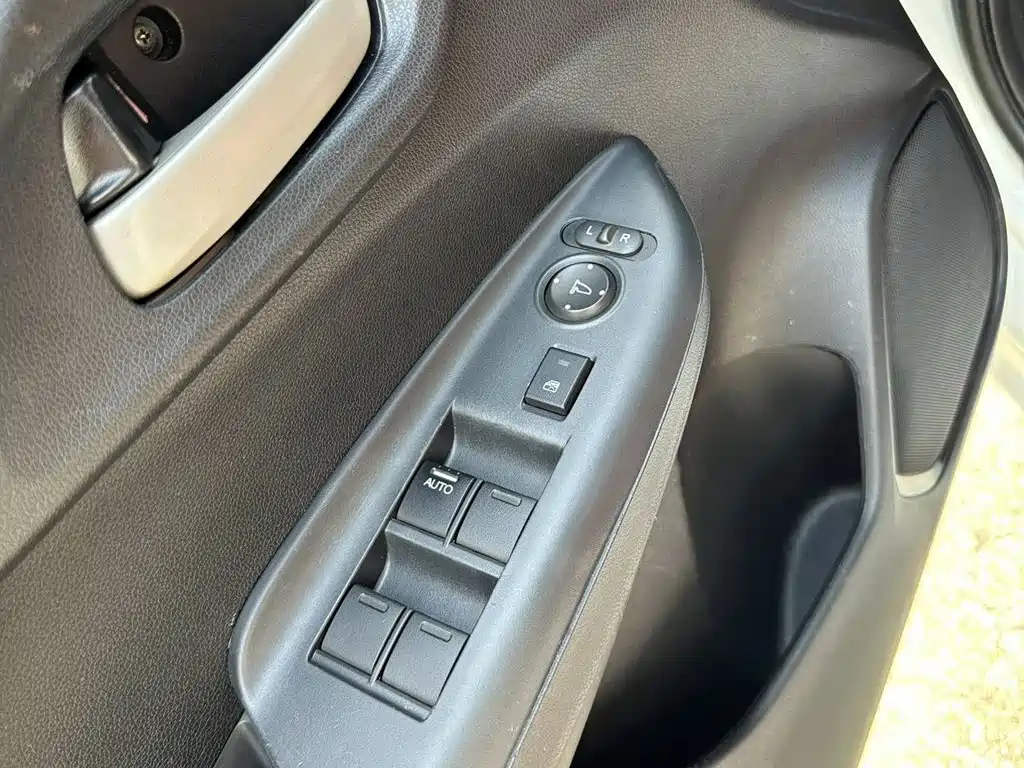 Honda Fit — миниатюра 8