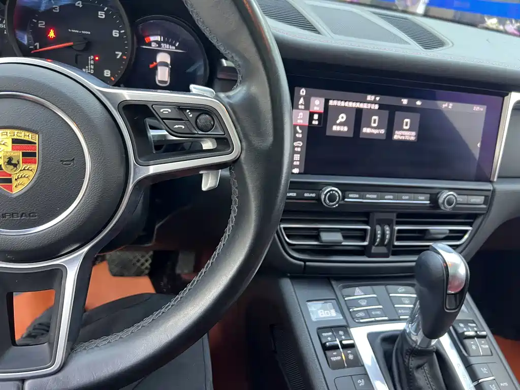 Porsche Macan — миниатюра 10