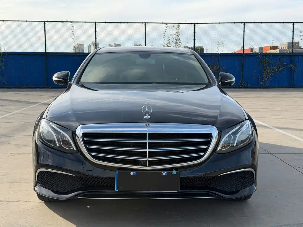 Mercedes-Benz E-Class — миниатюра 2