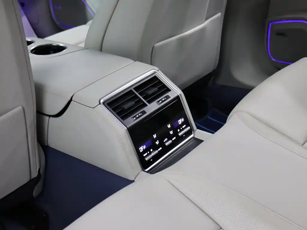 Porsche Panamera — миниатюра 24