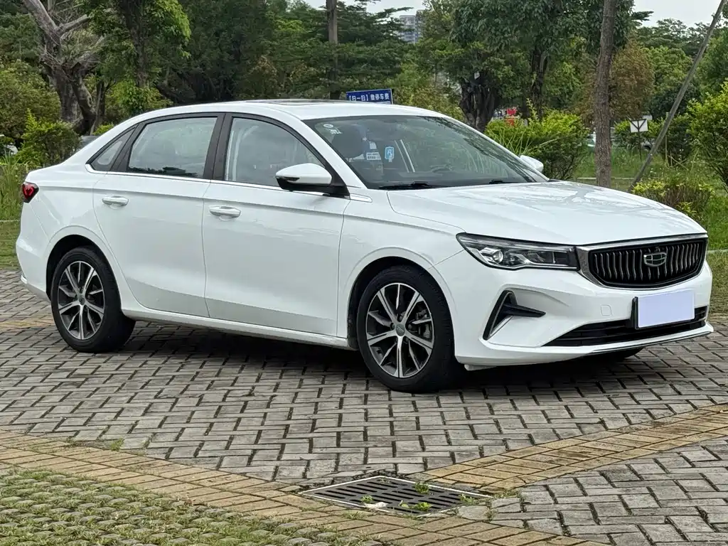 Geely Emgrand 2022 4 1.5L CVT Luxury