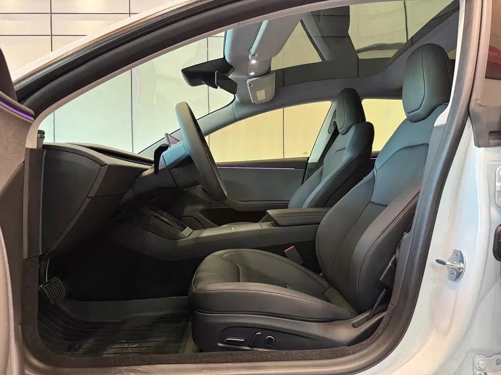 Tesla Model 3 — миниатюра 5