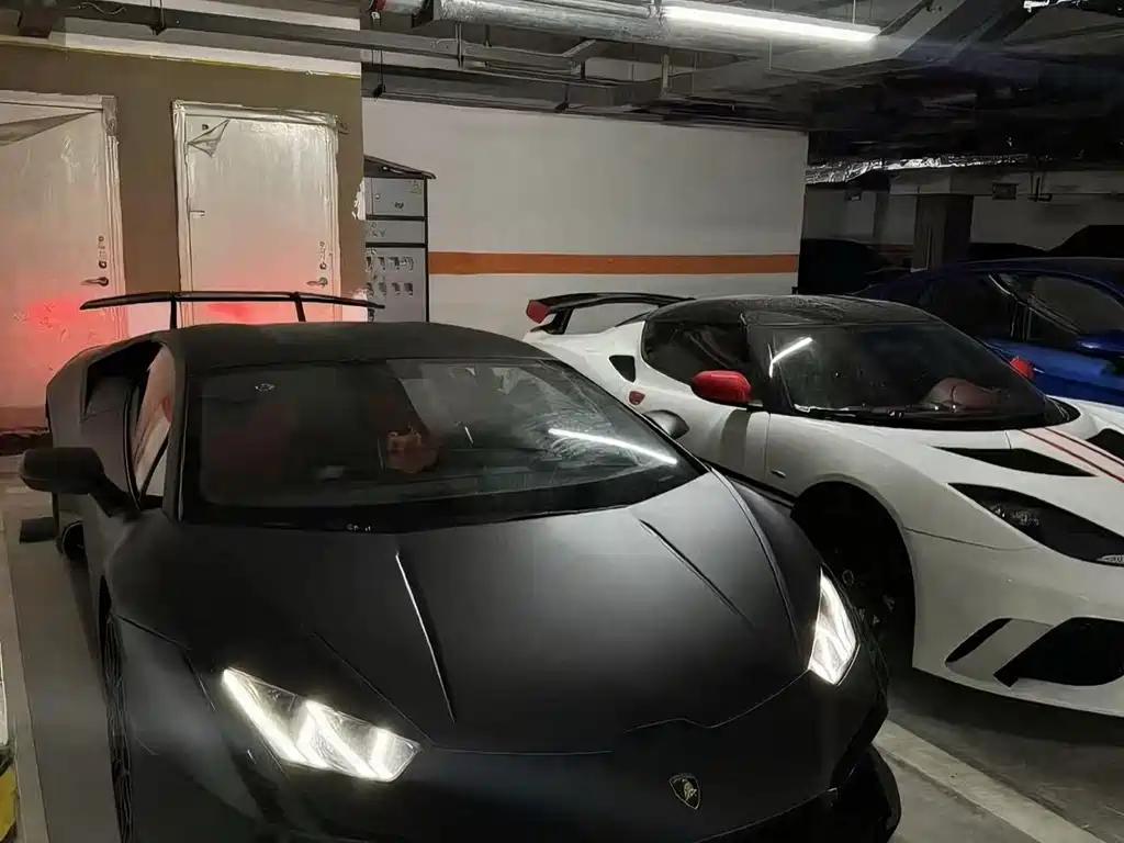 LAMBORGHINI HURACÁN