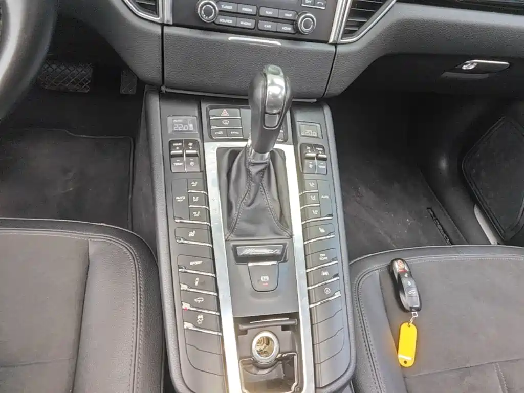 Porsche Macan — миниатюра 14