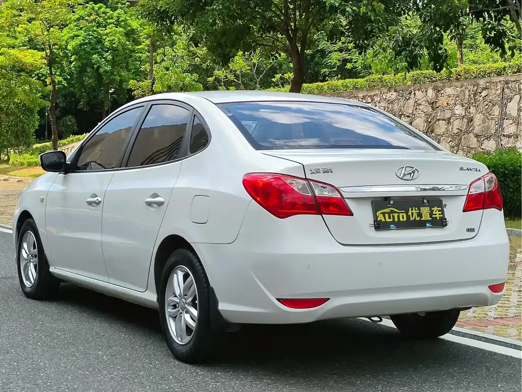 Hyundai Elantra — миниатюра 13