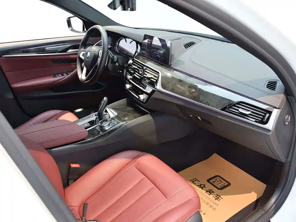 BMW 5 Series — миниатюра 13