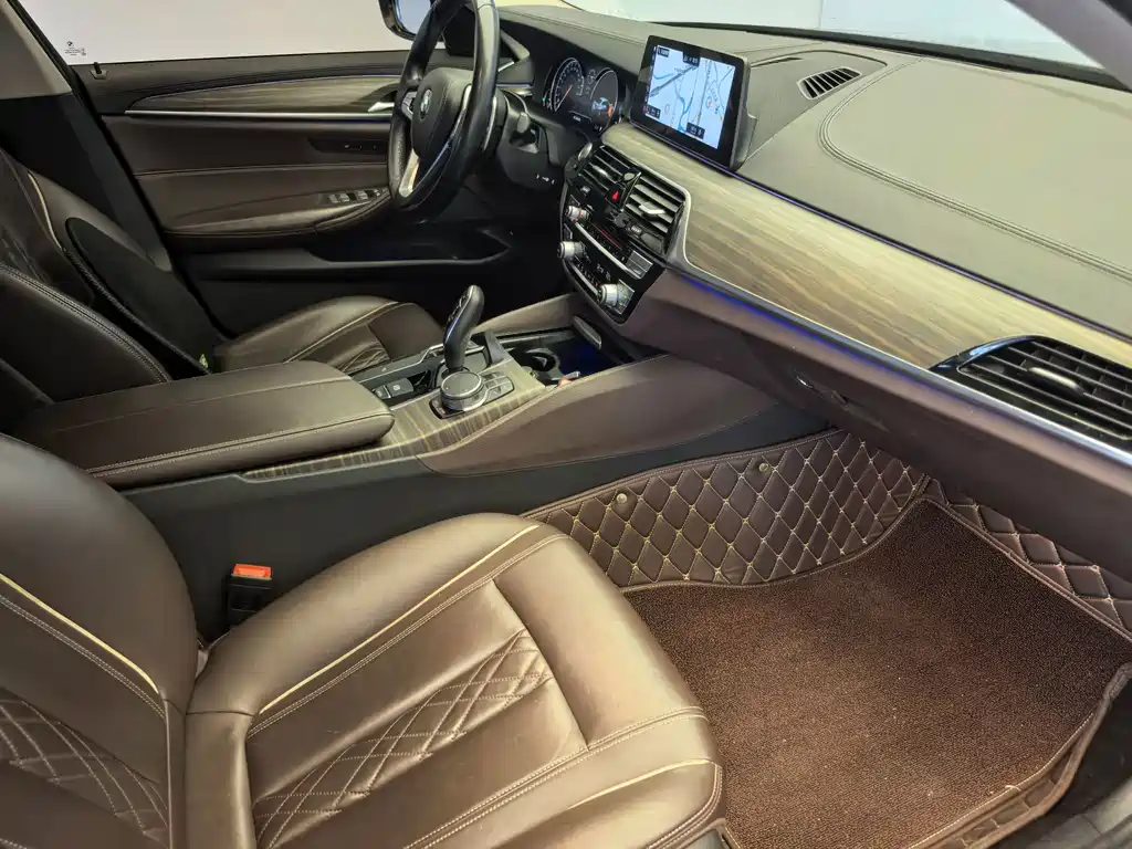 BMW 5 Series — миниатюра 8