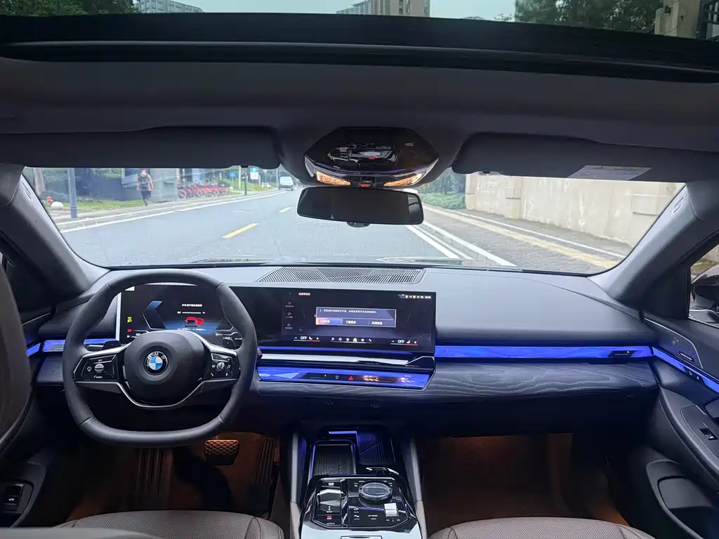BMW 5 Series — миниатюра 11