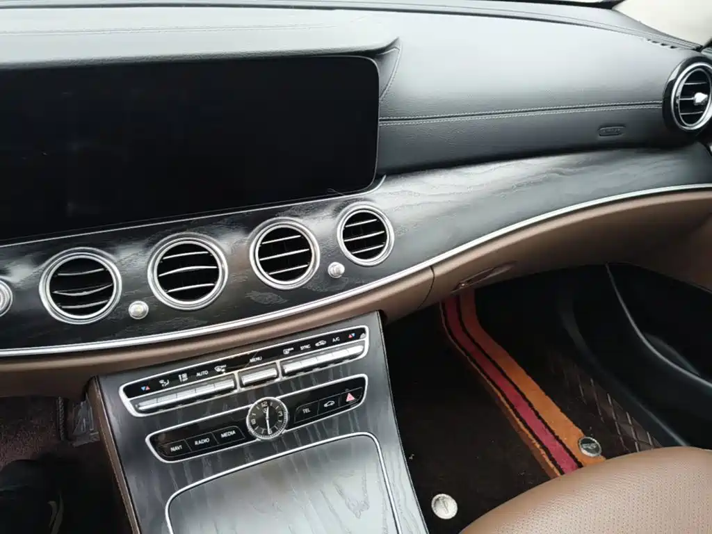 Mercedes-Benz E-Class — миниатюра 13