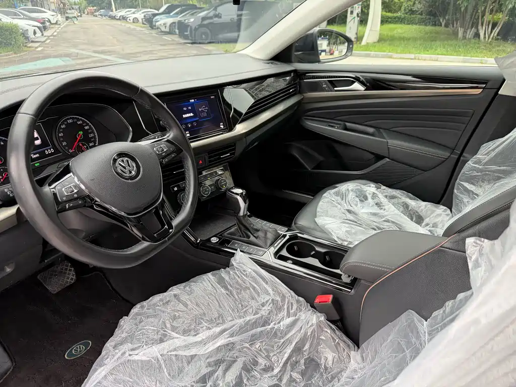 Volkswagen Passat PHEV — миниатюра 11