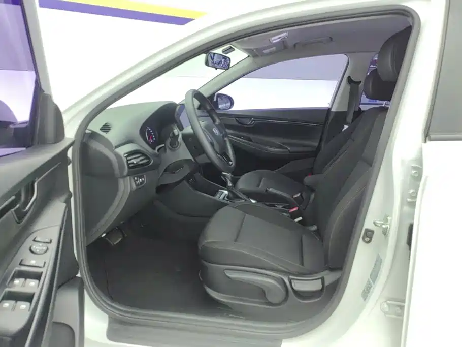 Hyundai Elantra — миниатюра 9