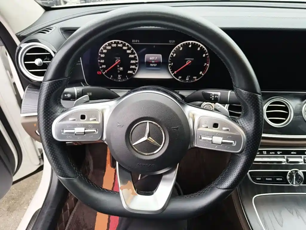 Mercedes-Benz E-Class — миниатюра 11