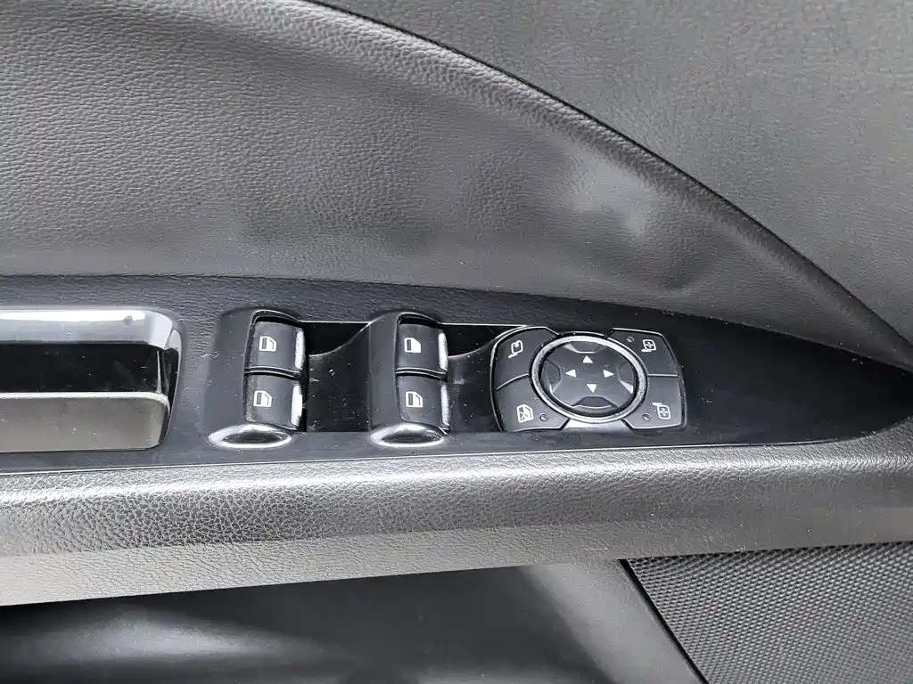 Ford Mondeo — миниатюра 9