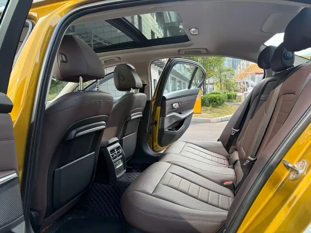 BMW 3 Series — миниатюра 8