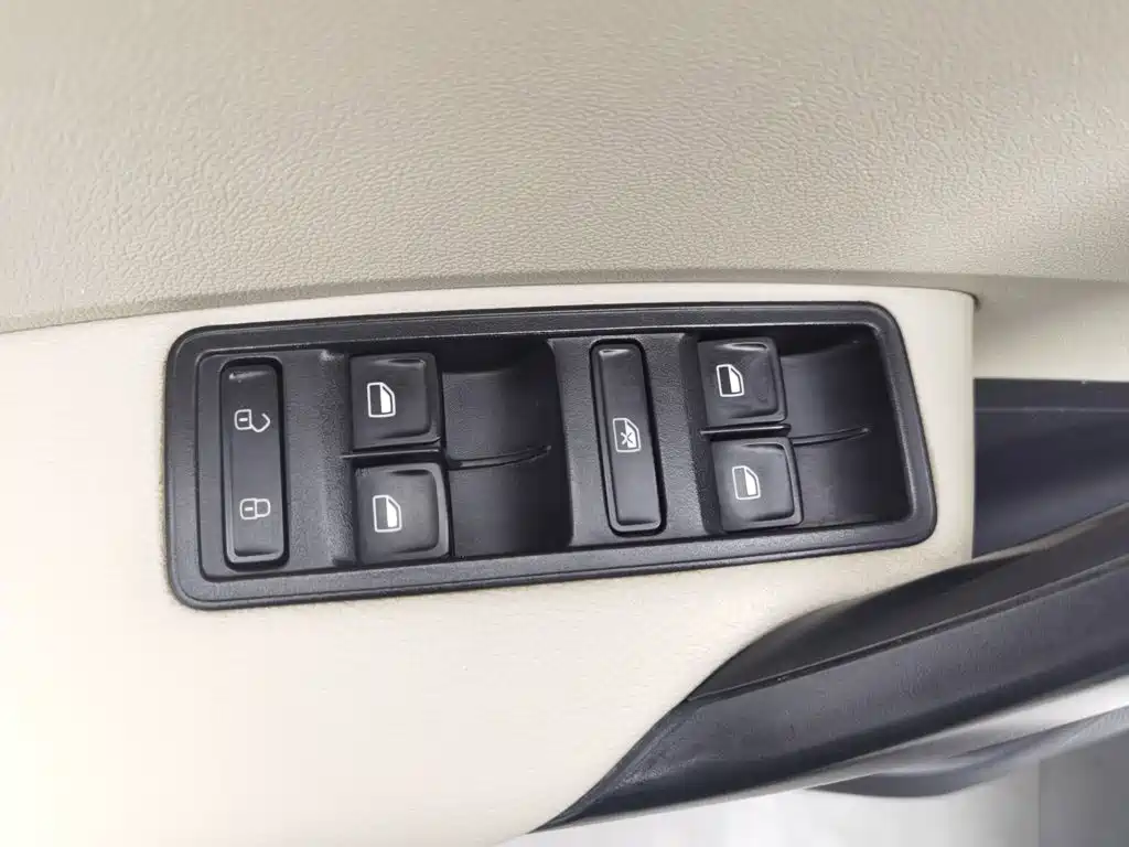 Skoda Rapid — миниатюра 9