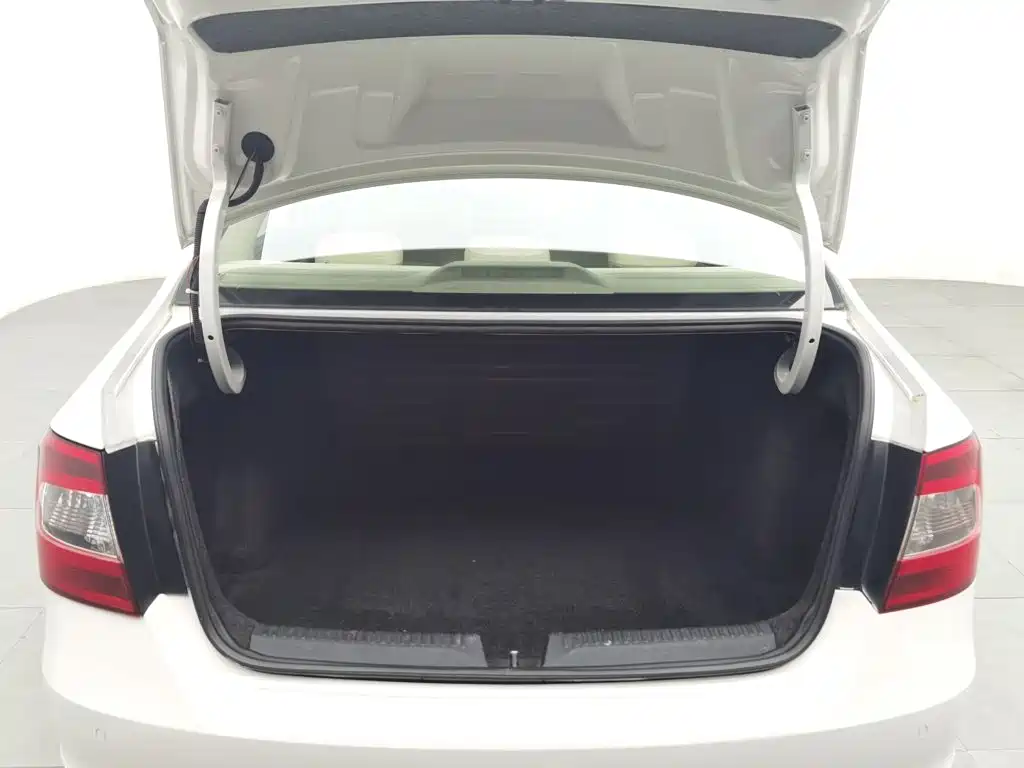 Skoda Rapid — миниатюра 16
