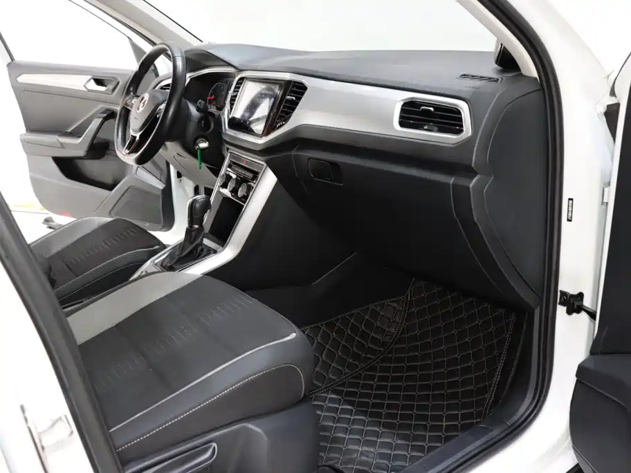 Volkswagen T-Roc — миниатюра 8