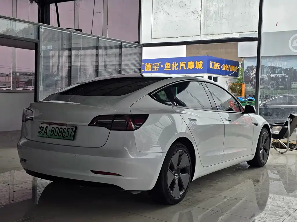 Tesla Model 3 — миниатюра 17