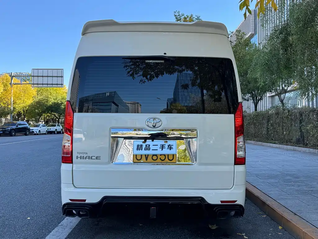 Toyota Hiace — миниатюра 10