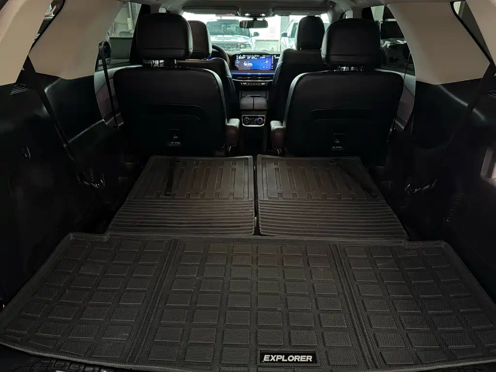 Ford Explorer 2023 — фото 18