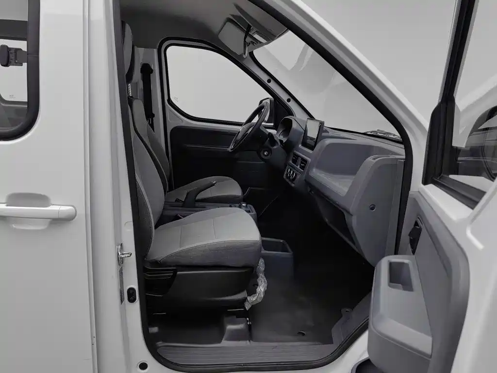 Wuling Yangguang — миниатюра 23