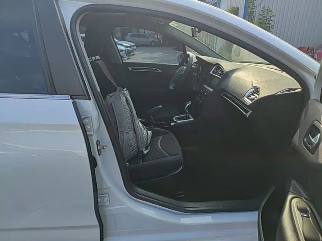 Citroen C4L — миниатюра 25