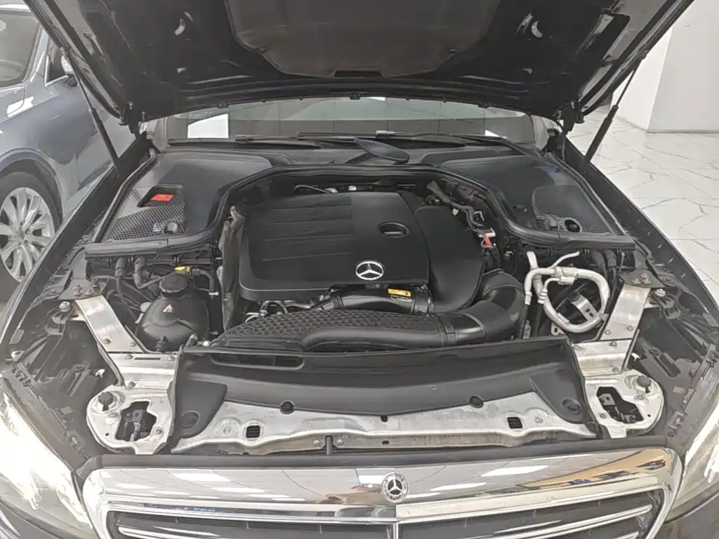 Mercedes-Benz E-Class — миниатюра 20