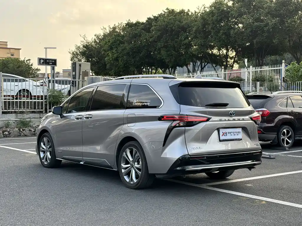 Toyota Sienna — миниатюра 6